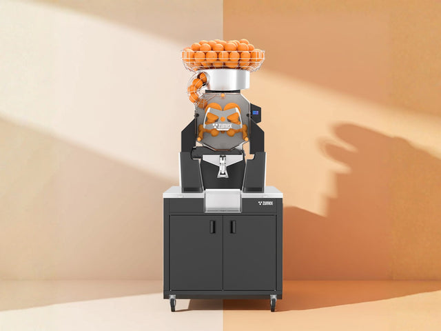 Zumex Speed S+Plus Self Service Orange Juicer Machine with Black Podium 08827 — 40 Fruits/Minute